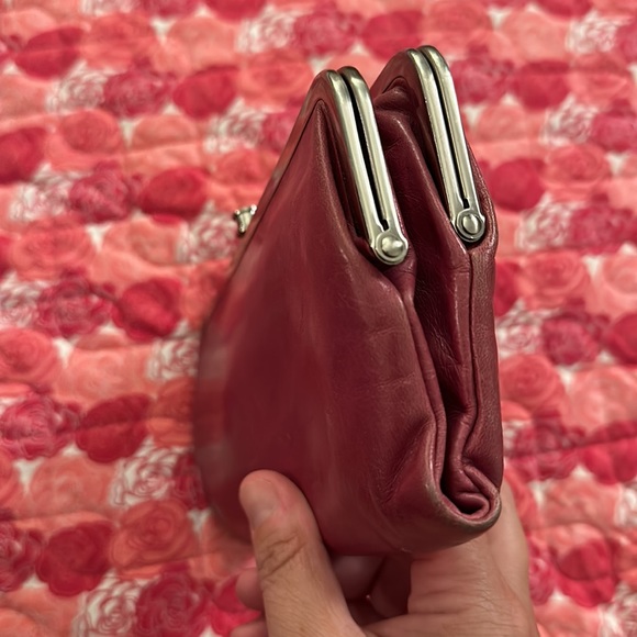 Hobo wallet in a pink color with a tan brown interior design. Great condition! - Picture 4 of 12